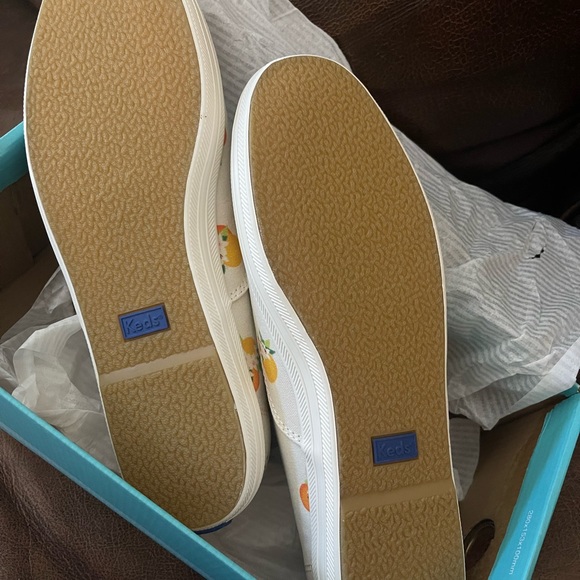 NIB Kate Spade Orange Blossom Keds Women’s size 8.5 RARE NO LONGER MADE VINTAGE - Picture 2 of 6